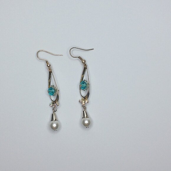 Blue crystal flower with pearl dangle earrings - Picture 5 of 7